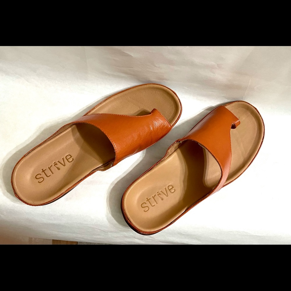 Strive Capri Sandals 9.5/10 New